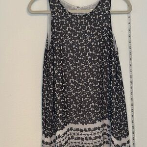 Black and White floral Sleeveless flowy tank-size large